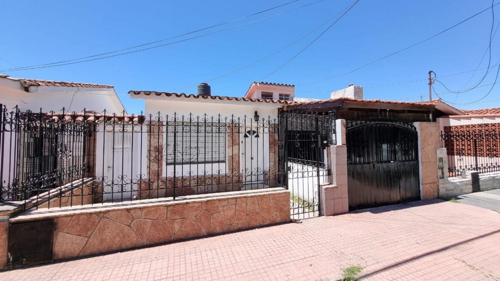 Casa Tres Dormitorios A Metros de Sabattini