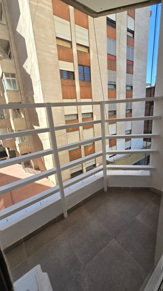 1 DORMITORIO EN PLENO CENTRO 