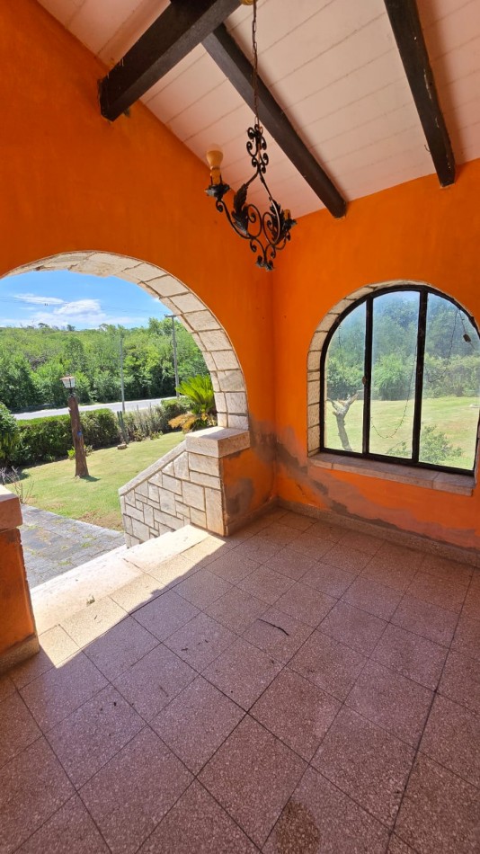 CASA DE ESTILO COLONIAL ESPAÑOL-MOLINARI