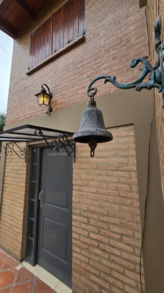 Casa Tres Dormitorios Zona Sur