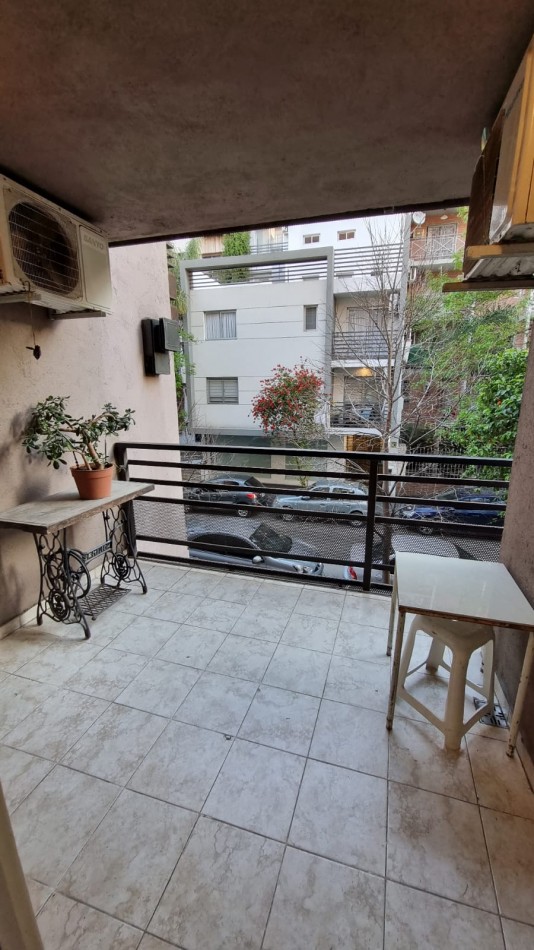 UN DORMITORIO CON BALCON EN NUEVA CORDOBA