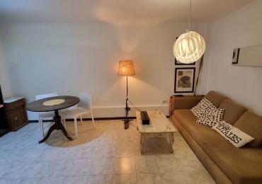 UN DORMITORIO CON BALCON EN NUEVA CORDOBA